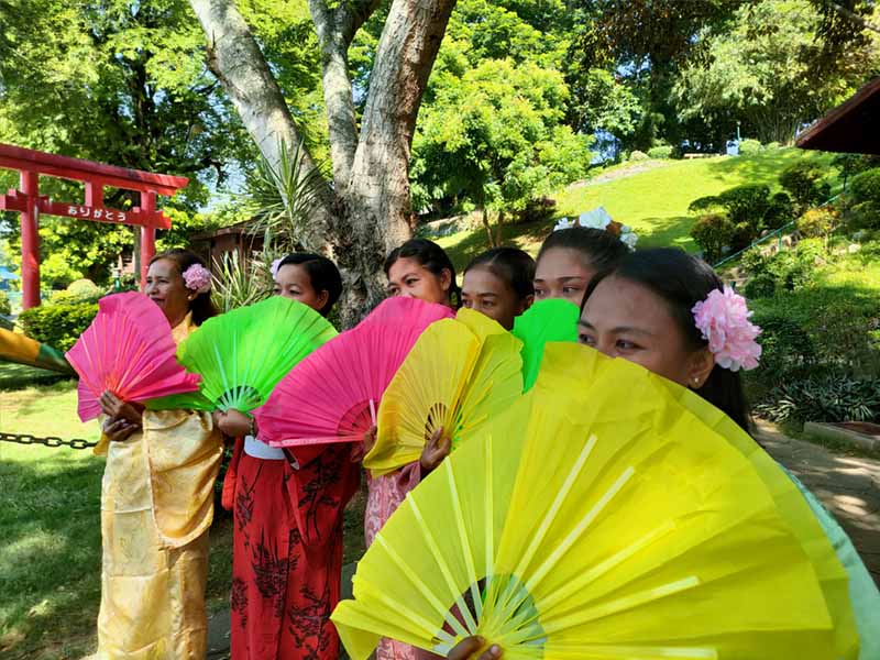 Ilagueños Wearing a Kimono