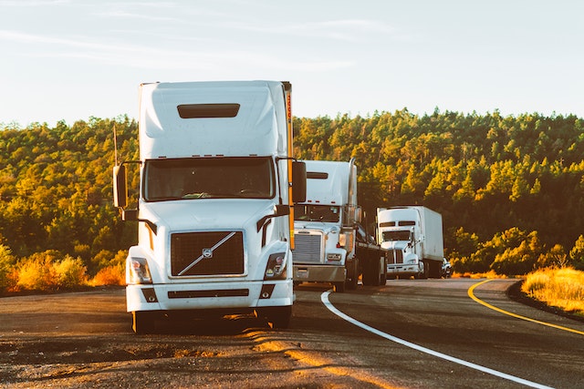 Secure Your Cargo with HMD: The Flatbed and Dry Van Experts You Need